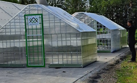 Bambahús Akrasels komin í skógræktin